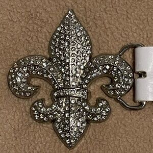 Elegant Silver Fleur-de-Lis Belt Buckle